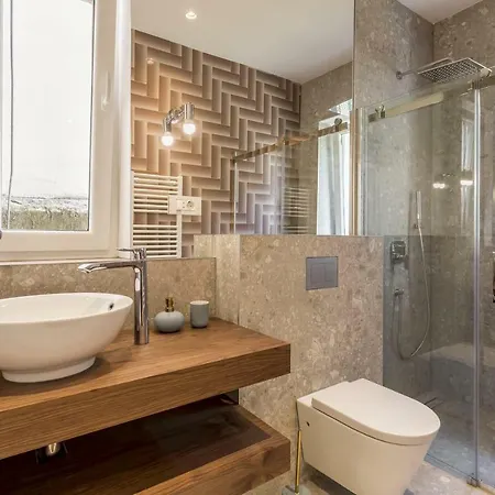 Nephelae Boutique Σπλιτ